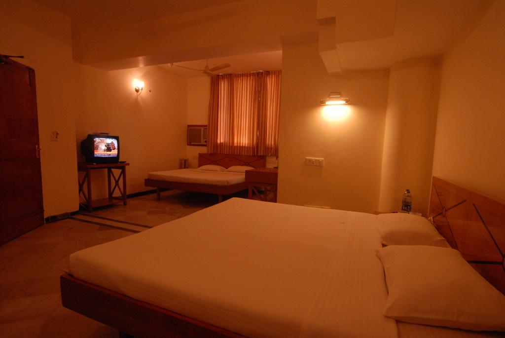 The Komfort Inn Chandigarh Bilik gambar