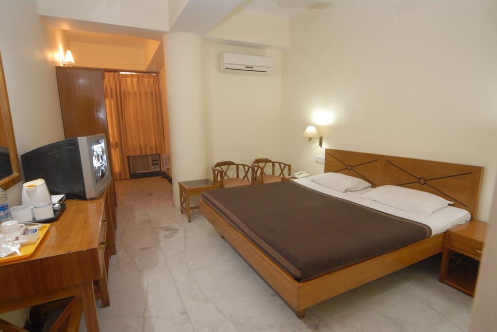 The Komfort Inn Chandigarh Bilik gambar