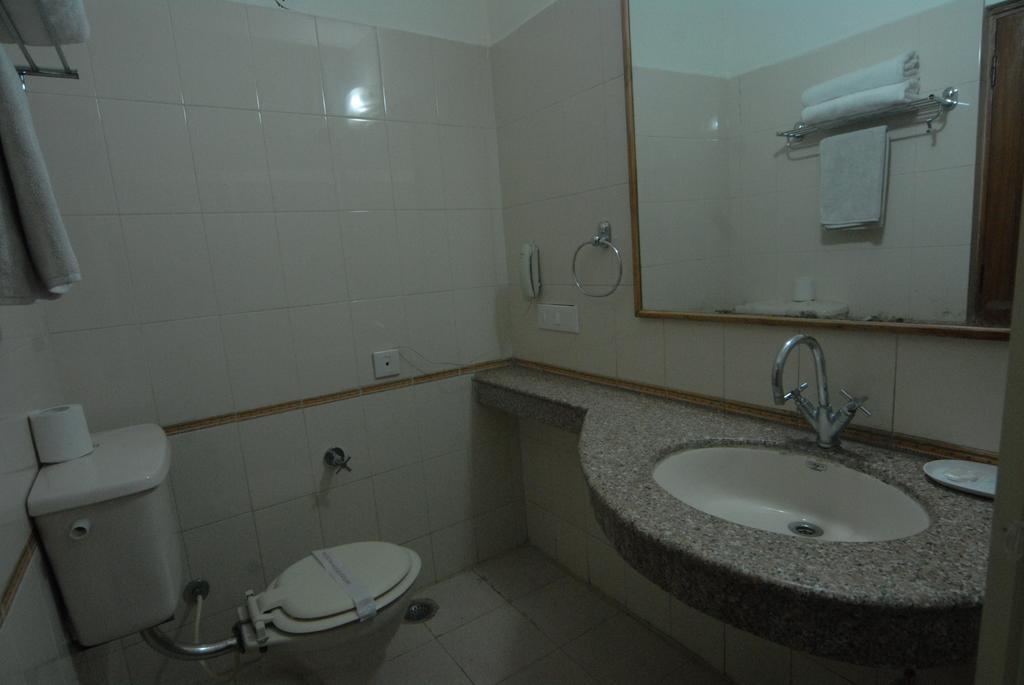 The Komfort Inn Chandigarh Bilik gambar