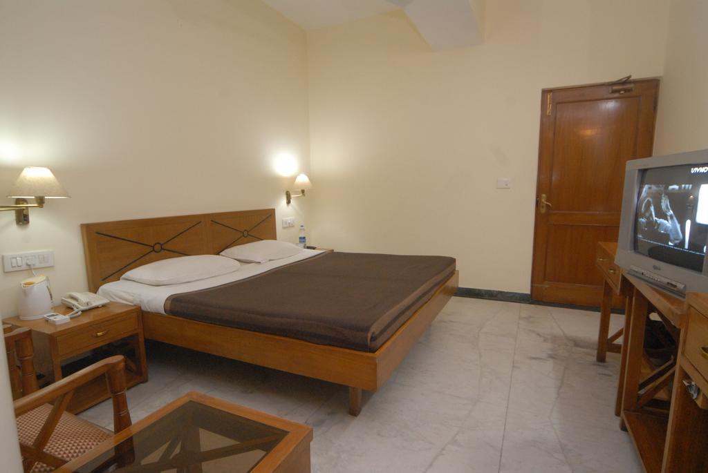 The Komfort Inn Chandigarh Bilik gambar